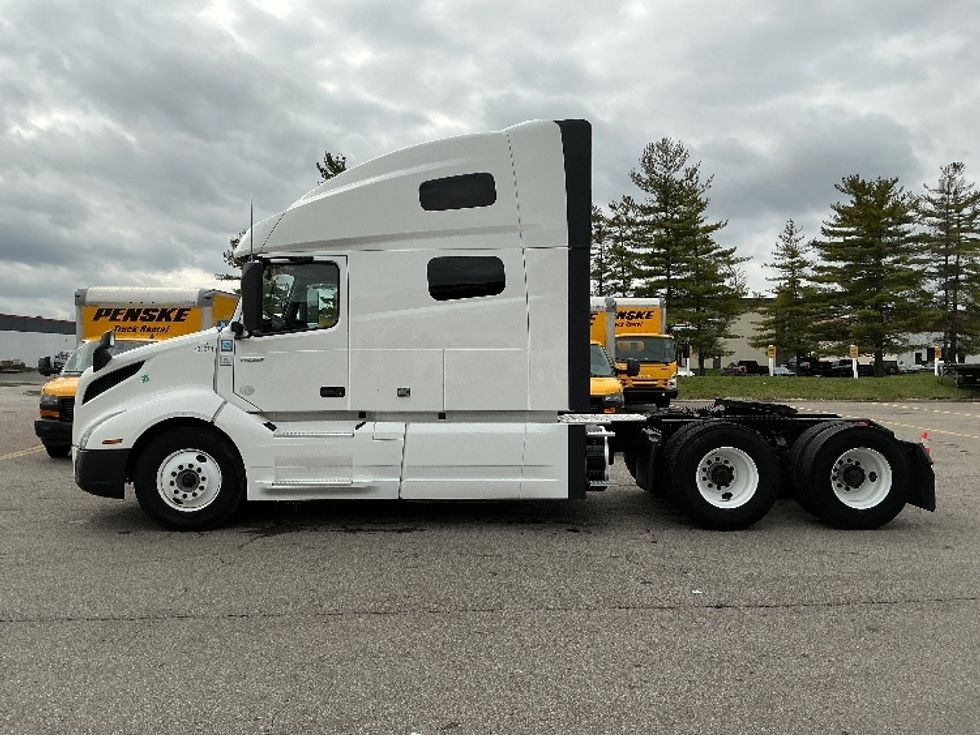 Sleeper Tractor-Heavy Duty Tractors-Volvo-2022-VNL64760-Cincinnati-OH-547,339\n\t\tmiles-$ 63,750 - Image 4