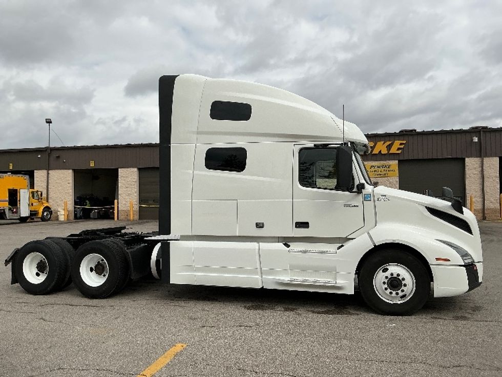 Sleeper Tractor-Heavy Duty Tractors-Volvo-2022-VNL64760-Cincinnati-OH-547,339\n\t\tmiles-$ 63,750 - Image 8