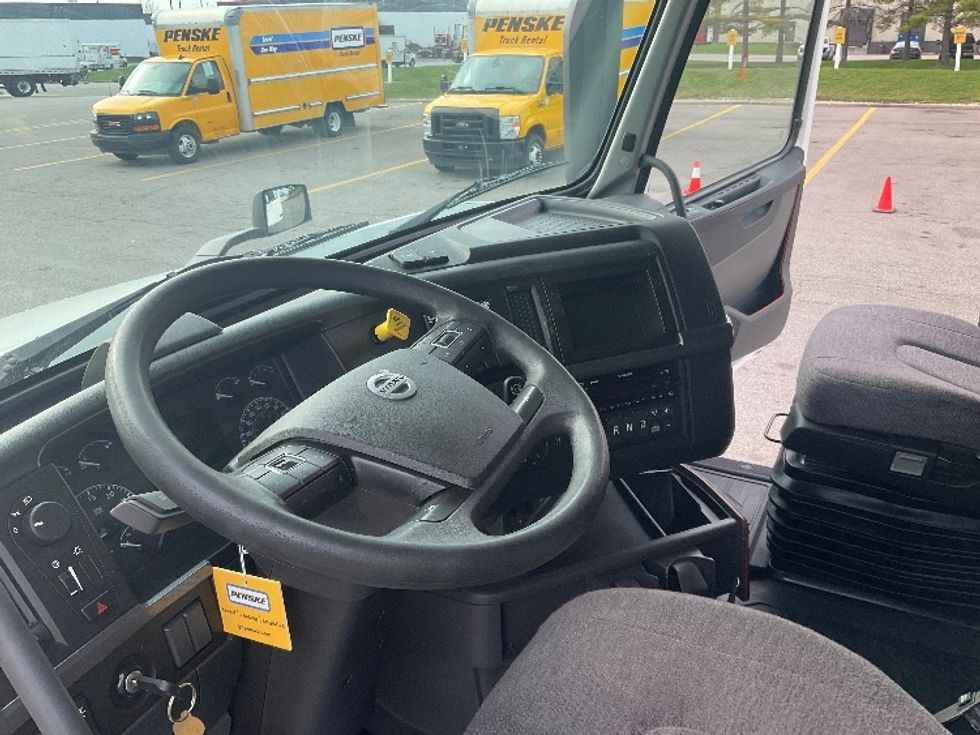 Sleeper Tractor-Heavy Duty Tractors-Volvo-2022-VNL64760-Cincinnati-OH-554,570\n\t\tmiles-$ 63,250 - Image 10