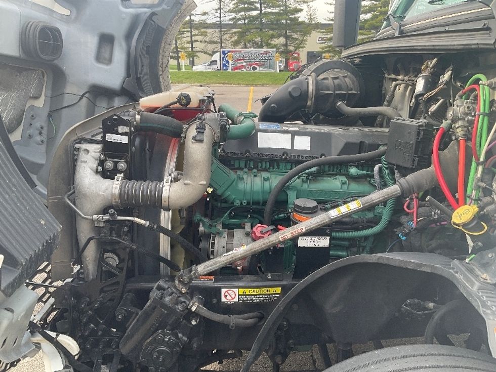 Sleeper Tractor-Heavy Duty Tractors-Volvo-2022-VNL64760-Cincinnati-OH-554,570\n\t\tmiles-$ 63,250 - Image 21