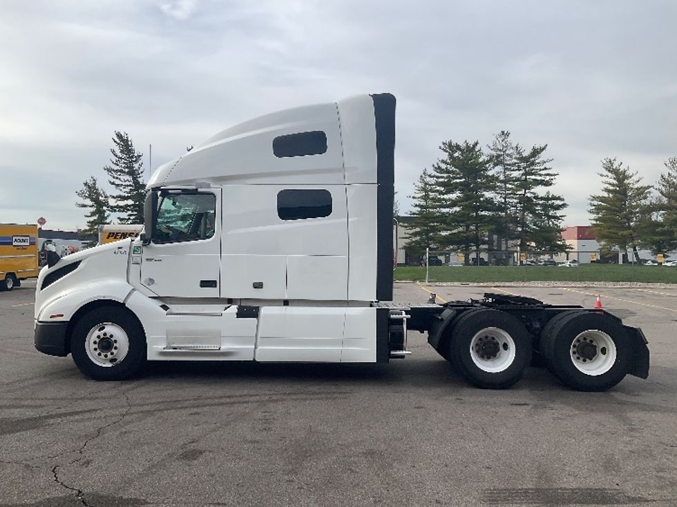 Sleeper Tractor-Heavy Duty Tractors-Volvo-2022-VNL64760-Cincinnati-OH-554,570\n\t\tmiles-$ 63,250 - Image 4