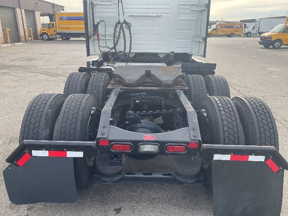 Sleeper Tractor-Heavy Duty Tractors-Volvo-2022-VNL64760-Cincinnati-OH-554,570\n\t\tmiles-$ 63,250 - Image 6
