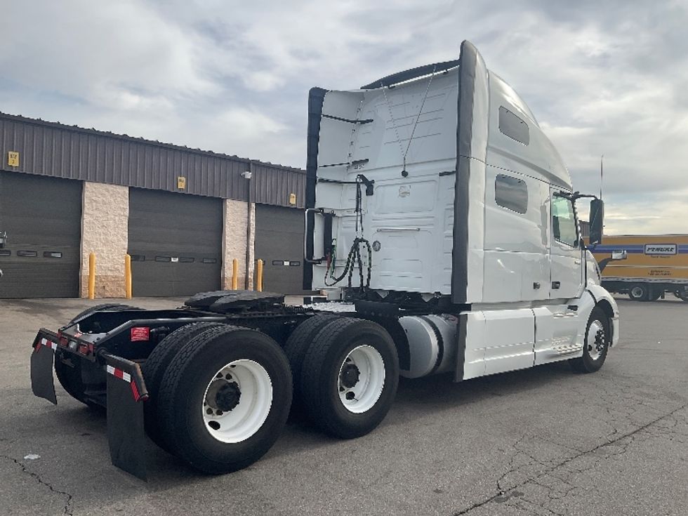 Sleeper Tractor-Heavy Duty Tractors-Volvo-2022-VNL64760-Cincinnati-OH-554,570\n\t\tmiles-$ 63,250 - Image 7