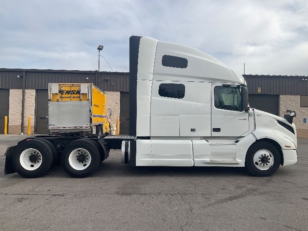 Sleeper Tractor-Heavy Duty Tractors-Volvo-2022-VNL64760-Cincinnati-OH-554,570\n\t\tmiles-$ 63,250 - Image 8