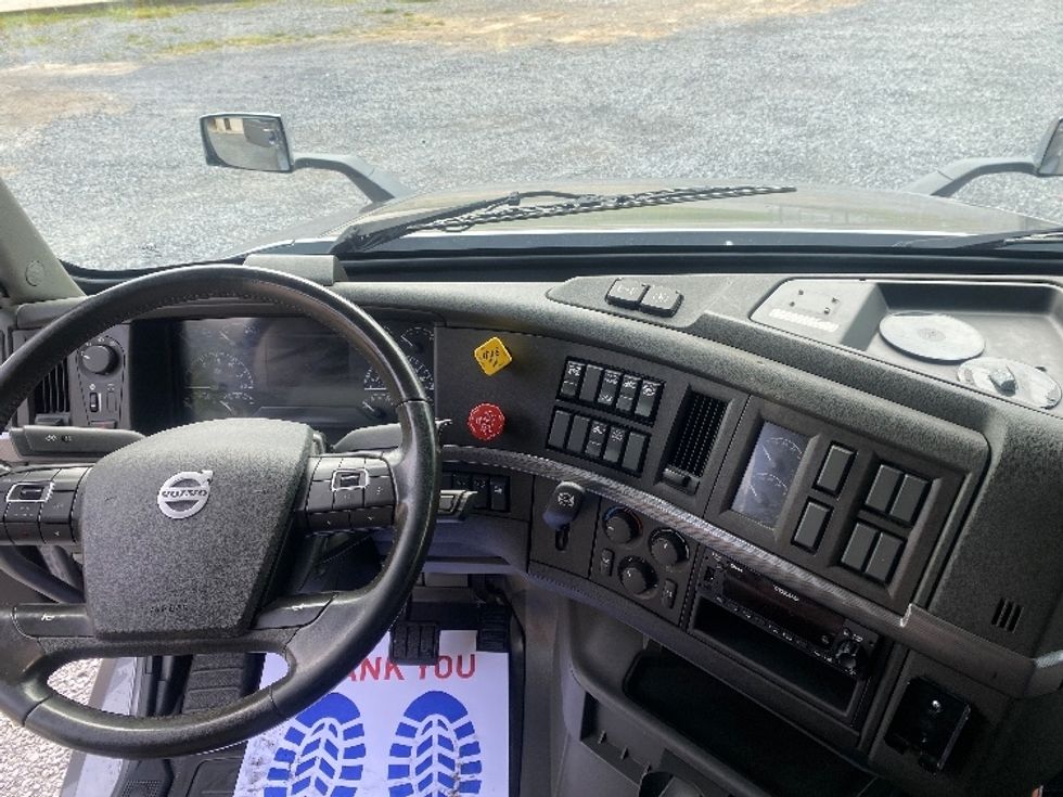 Sleeper Tractor-Heavy Duty Tractors-Volvo-2022-VNL64760-Cleveland-TN-489,912\n\t\tmiles-$ 84,000 - Image 11