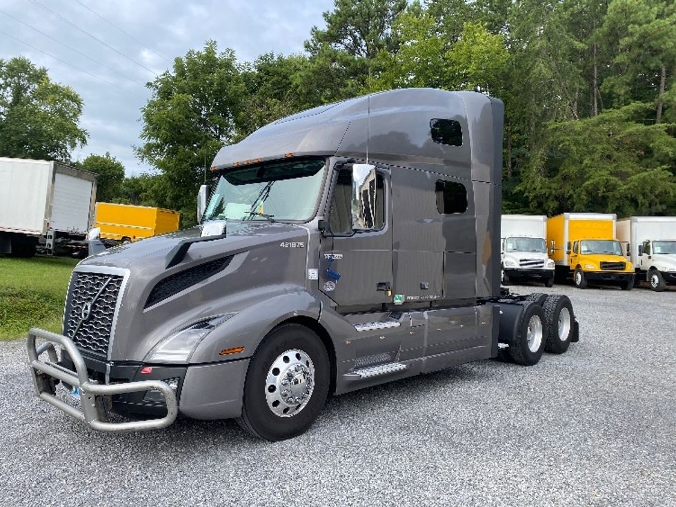 Sleeper Tractor-Heavy Duty Tractors-Volvo-2022-VNL64760-Cleveland-TN-489,912\n\t\tmiles-$ 84,000 - Image 3