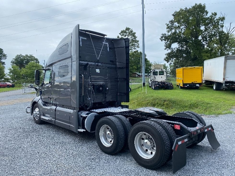 Sleeper Tractor-Heavy Duty Tractors-Volvo-2022-VNL64760-Cleveland-TN-489,912\n\t\tmiles-$ 84,000 - Image 5