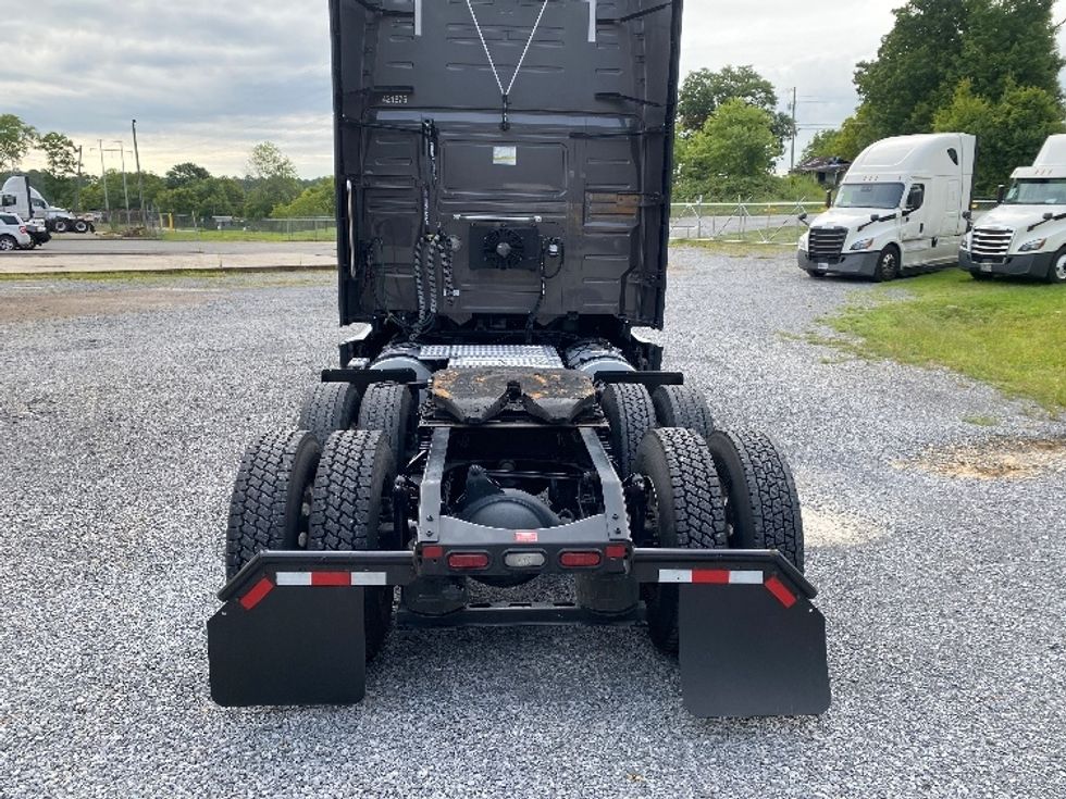 Sleeper Tractor-Heavy Duty Tractors-Volvo-2022-VNL64760-Cleveland-TN-489,912\n\t\tmiles-$ 84,000 - Image 6