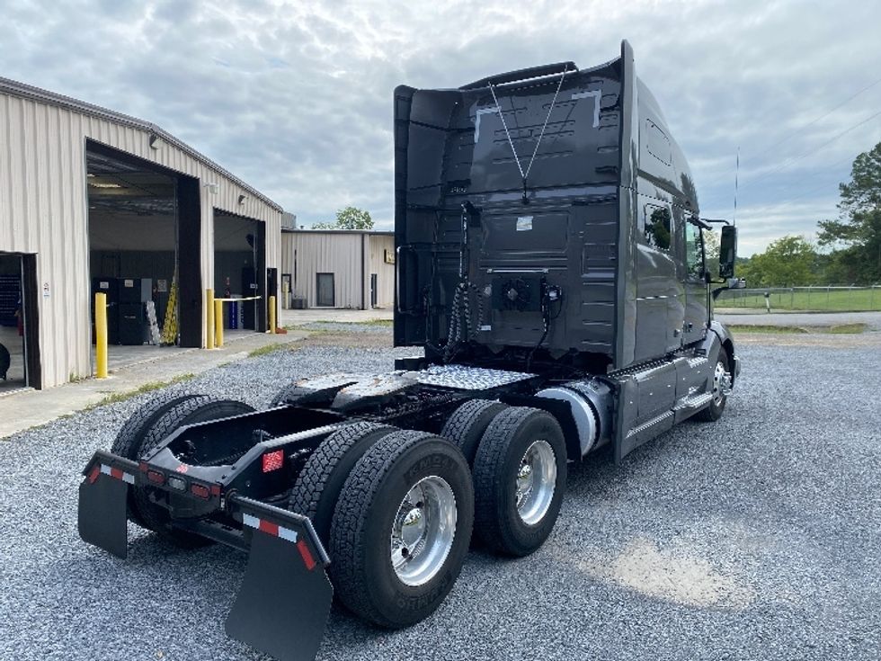 Sleeper Tractor-Heavy Duty Tractors-Volvo-2022-VNL64760-Cleveland-TN-489,912\n\t\tmiles-$ 84,000 - Image 7