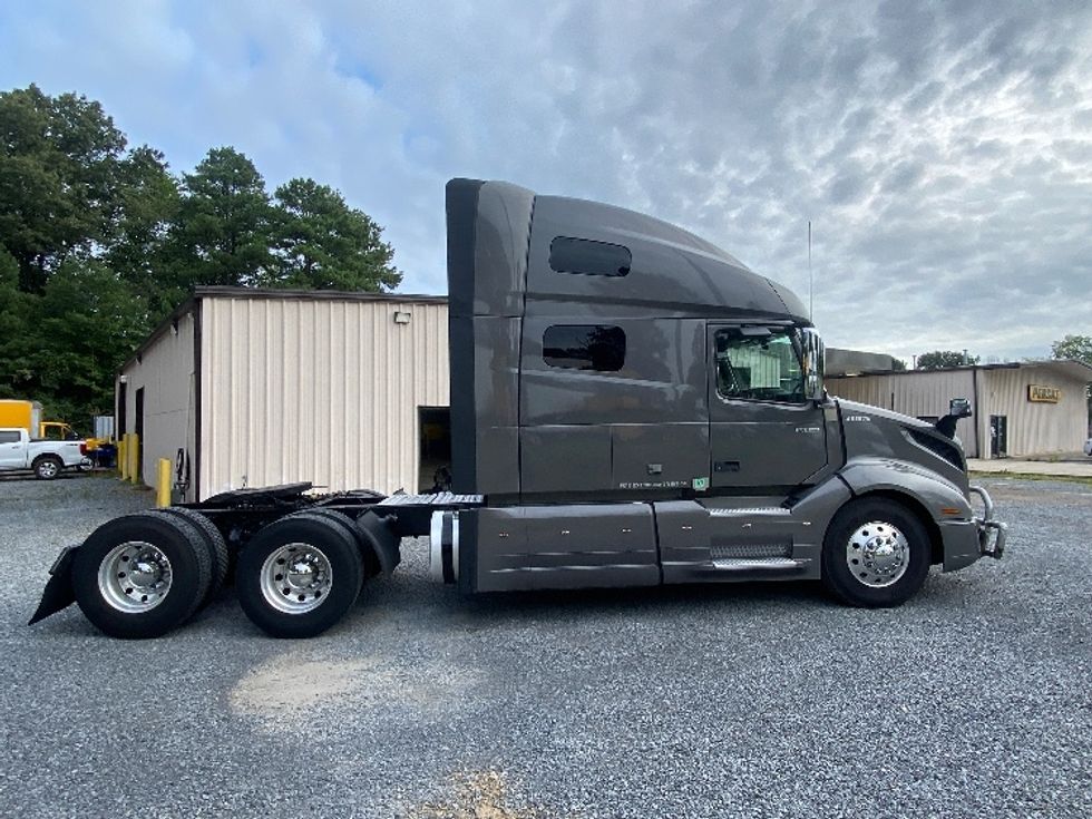 Sleeper Tractor-Heavy Duty Tractors-Volvo-2022-VNL64760-Cleveland-TN-489,912\n\t\tmiles-$ 84,000 - Image 8