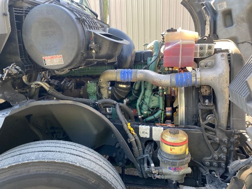 Sleeper Tractor-Heavy Duty Tractors-Volvo-2022-VNL64760-Cleveland-TN-490,307\n\t\tmiles-$ 81,500 - Image 20