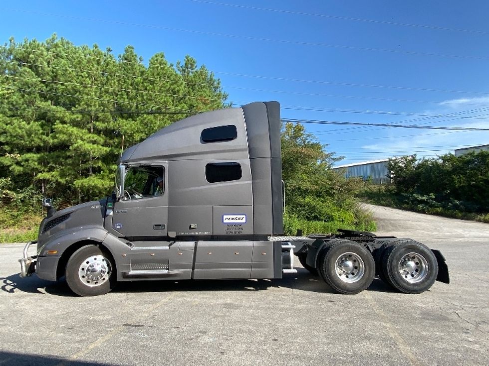 Sleeper Tractor-Heavy Duty Tractors-Volvo-2022-VNL64760-Cleveland-TN-490,307\n\t\tmiles-$ 81,500 - Image 4