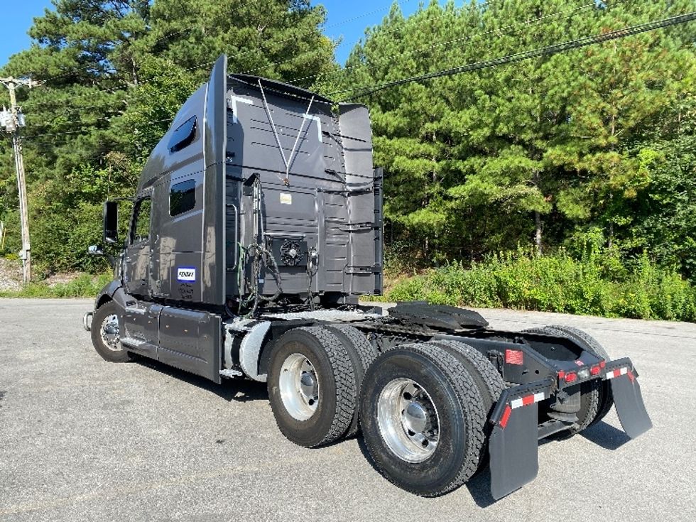 Sleeper Tractor-Heavy Duty Tractors-Volvo-2022-VNL64760-Cleveland-TN-490,307\n\t\tmiles-$ 81,500 - Image 5