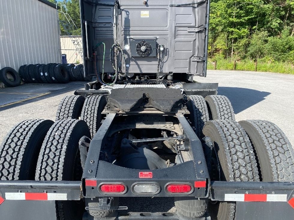 Sleeper Tractor-Heavy Duty Tractors-Volvo-2022-VNL64760-Cleveland-TN-490,307\n\t\tmiles-$ 81,500 - Image 6