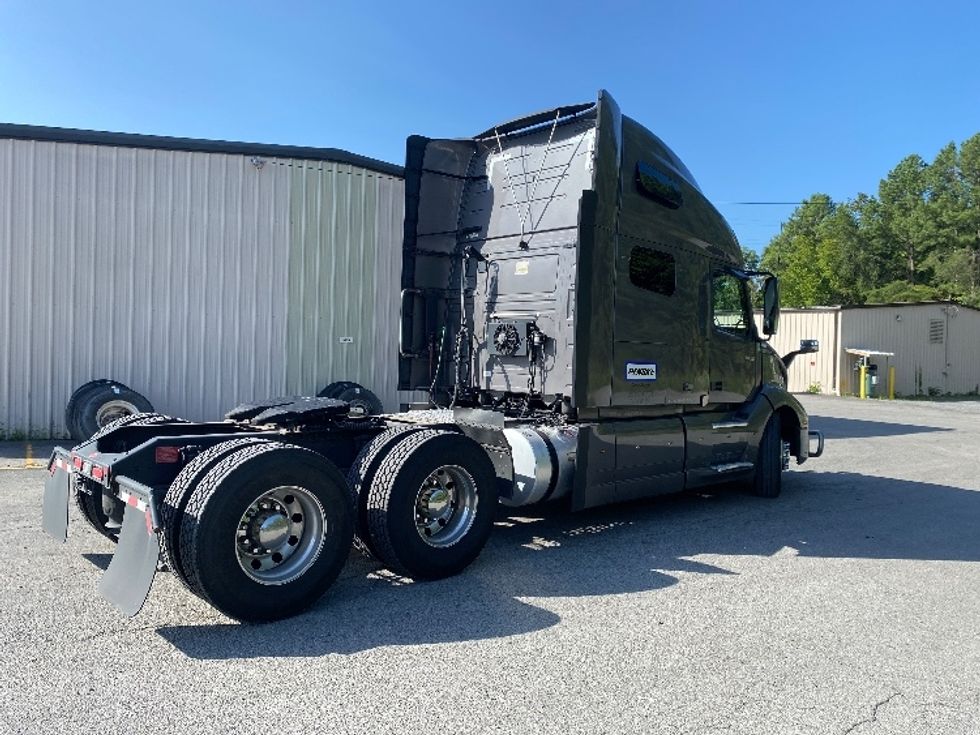 Sleeper Tractor-Heavy Duty Tractors-Volvo-2022-VNL64760-Cleveland-TN-490,307\n\t\tmiles-$ 81,500 - Image 7
