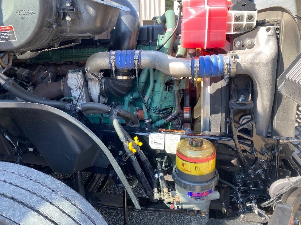Sleeper Tractor-Heavy Duty Tractors-Volvo-2022-VNL64760-Cleveland-TN-517,954\n\t\tmiles-$ 82,750 - Image 20