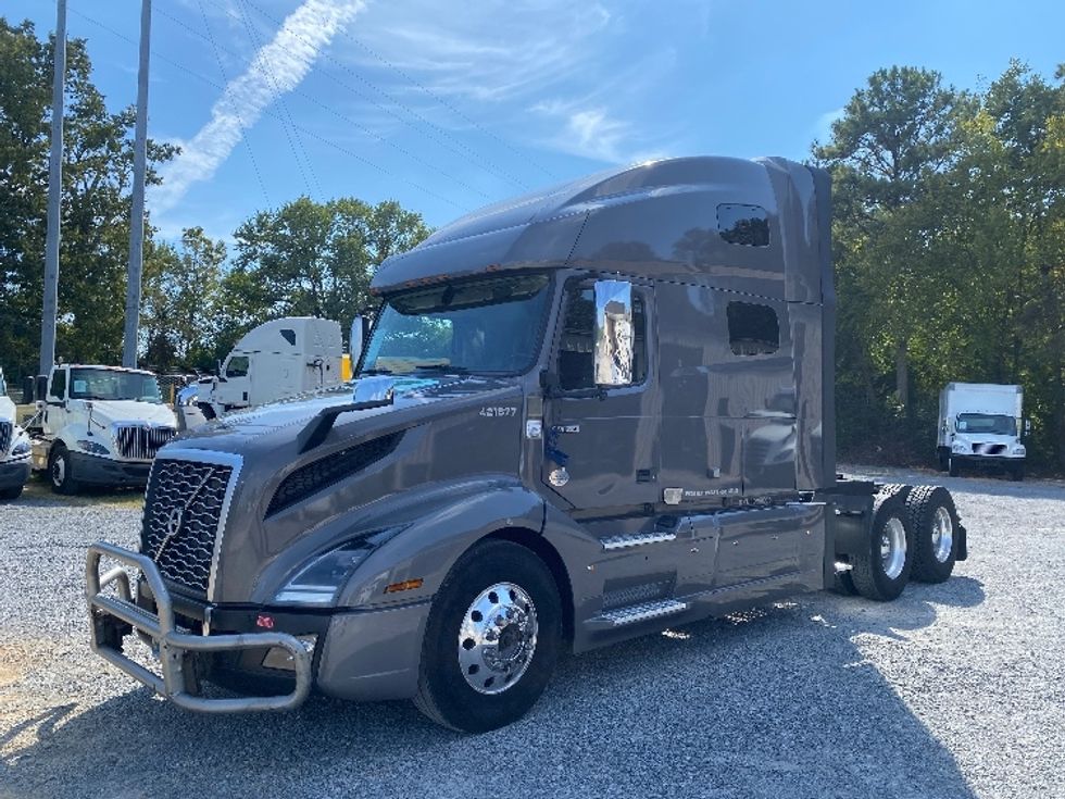 Sleeper Tractor-Heavy Duty Tractors-Volvo-2022-VNL64760-Cleveland-TN-517,954\n\t\tmiles-$ 82,750 - Image 3