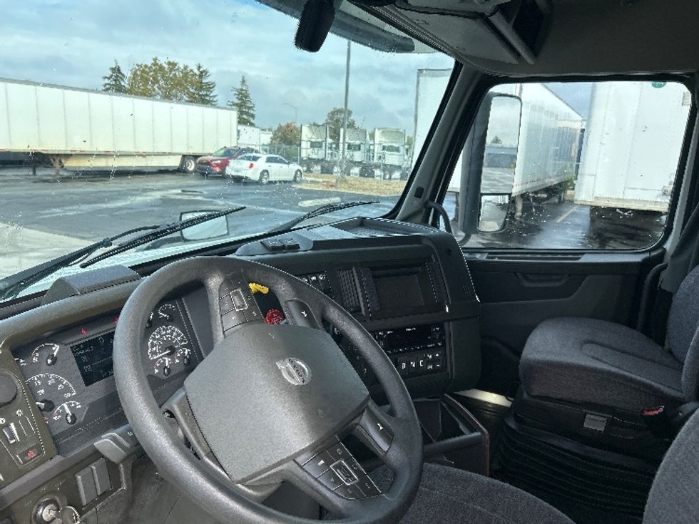 Sleeper Tractor-Heavy Duty Tractors-Volvo-2022-VNL64760-Columbus-OH-236,445\n\t\tmiles-$ 97,000 - Image 10