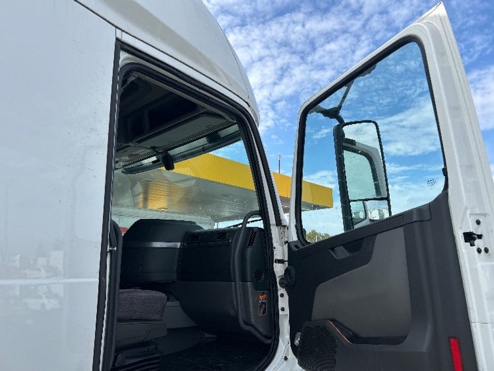 Sleeper Tractor-Heavy Duty Tractors-Volvo-2022-VNL64760-Columbus-OH-236,445\n\t\tmiles-$ 97,000 - Image 13