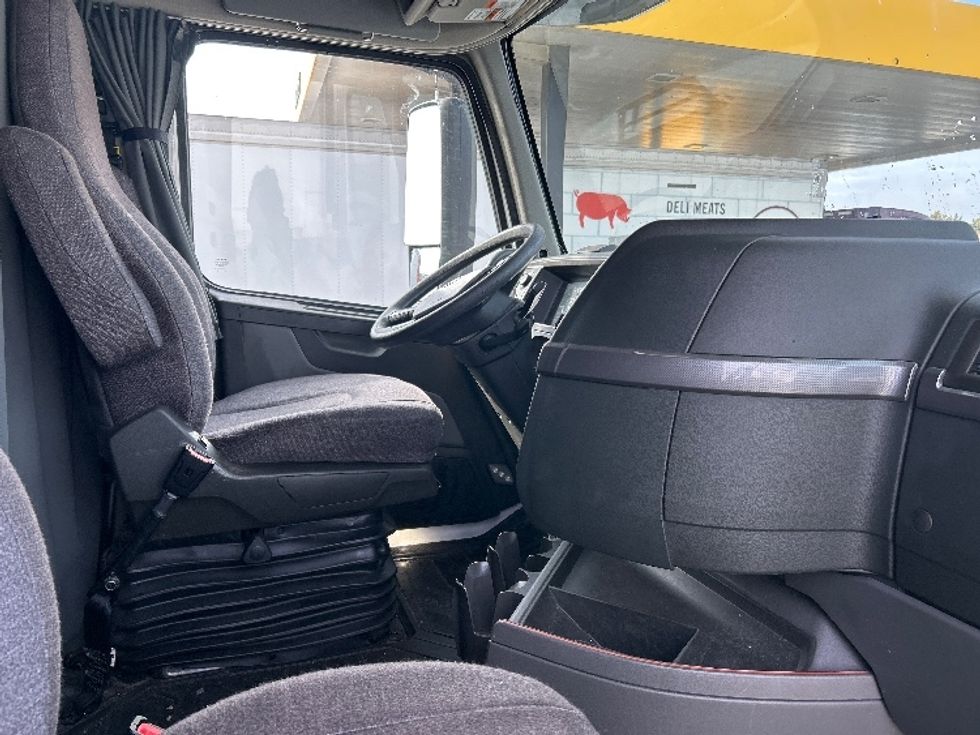 Sleeper Tractor-Heavy Duty Tractors-Volvo-2022-VNL64760-Columbus-OH-236,445\n\t\tmiles-$ 97,000 - Image 15