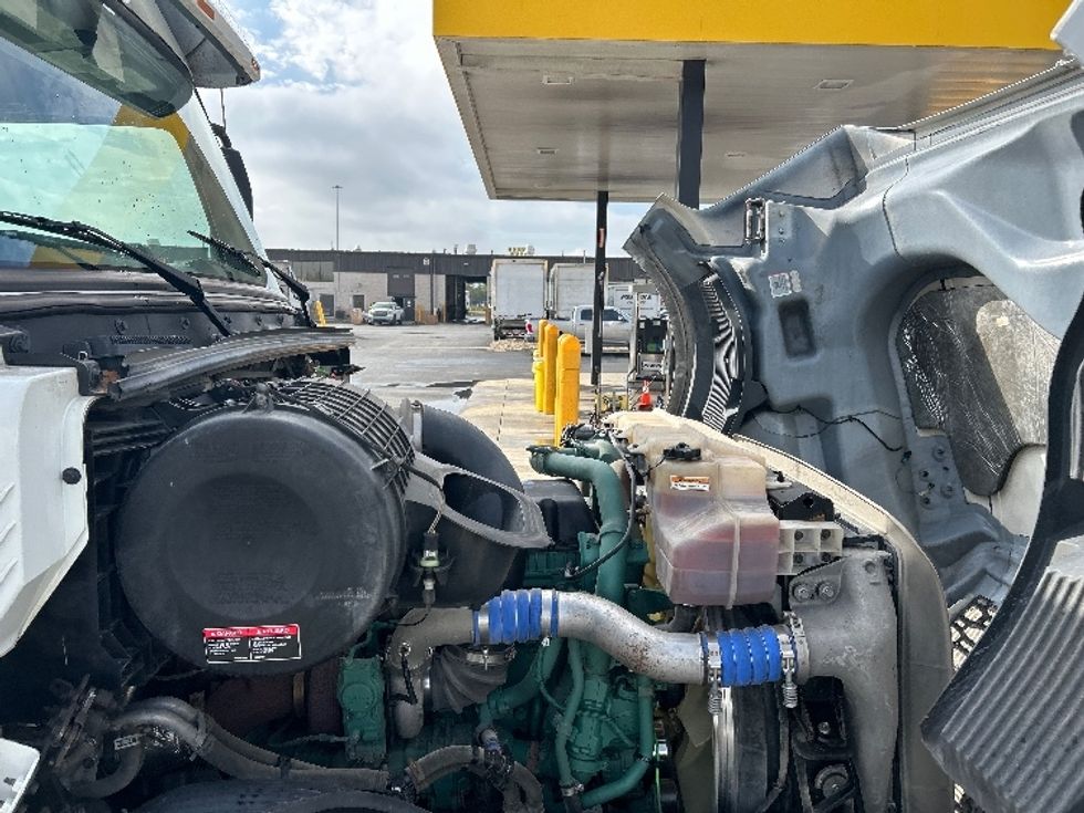 Sleeper Tractor-Heavy Duty Tractors-Volvo-2022-VNL64760-Columbus-OH-236,445\n\t\tmiles-$ 97,000 - Image 20