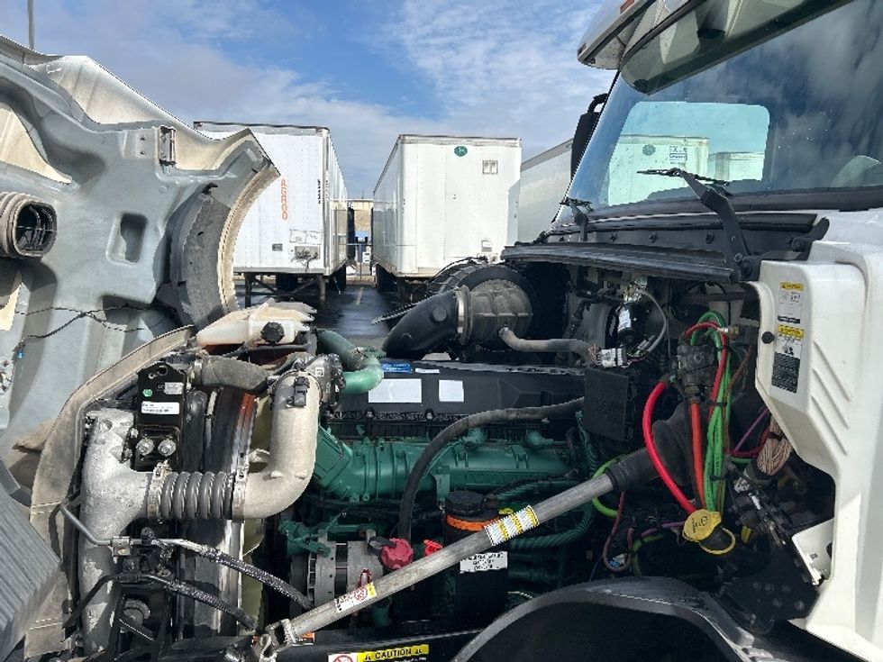Sleeper Tractor-Heavy Duty Tractors-Volvo-2022-VNL64760-Columbus-OH-236,445\n\t\tmiles-$ 97,000 - Image 21
