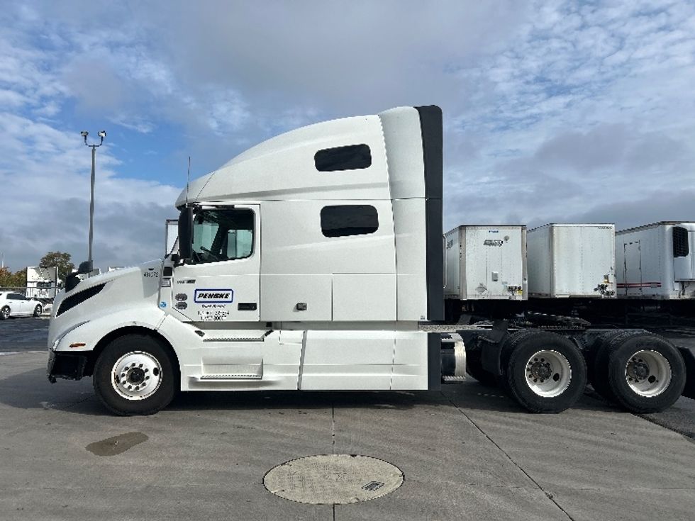 Sleeper Tractor-Heavy Duty Tractors-Volvo-2022-VNL64760-Columbus-OH-236,445\n\t\tmiles-$ 97,000 - Image 4