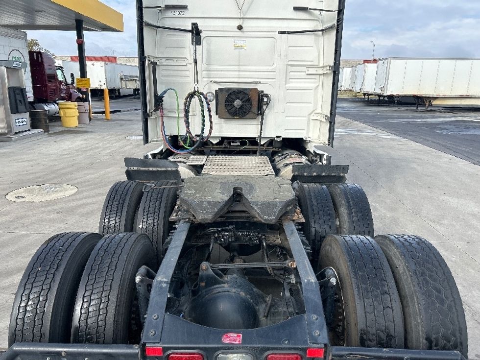 Sleeper Tractor-Heavy Duty Tractors-Volvo-2022-VNL64760-Columbus-OH-236,445\n\t\tmiles-$ 97,000 - Image 6