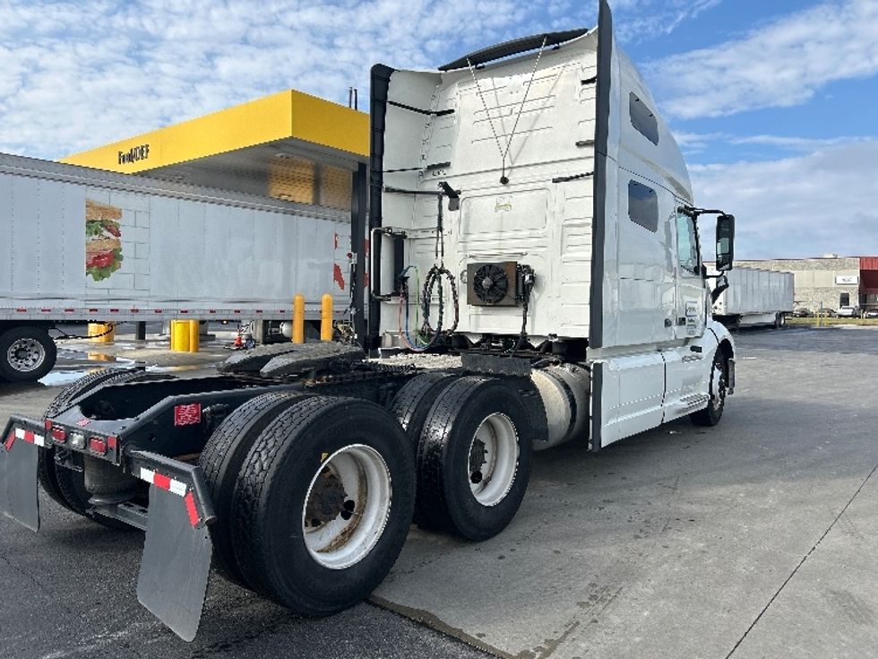 Sleeper Tractor-Heavy Duty Tractors-Volvo-2022-VNL64760-Columbus-OH-236,445\n\t\tmiles-$ 97,000 - Image 7