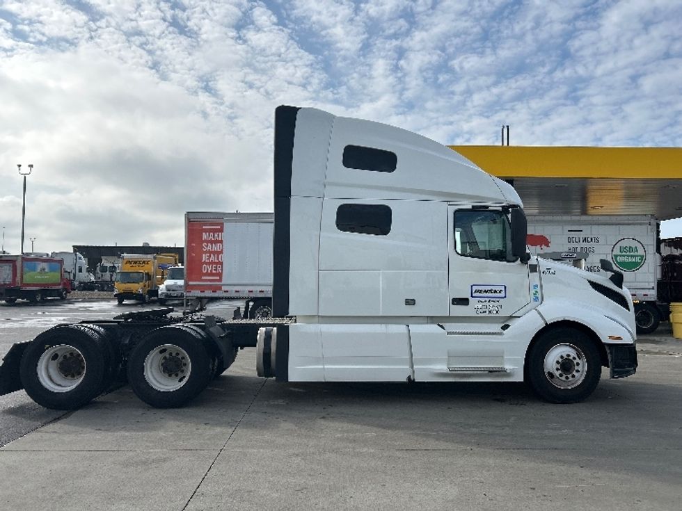 Sleeper Tractor-Heavy Duty Tractors-Volvo-2022-VNL64760-Columbus-OH-236,445\n\t\tmiles-$ 97,000 - Image 8