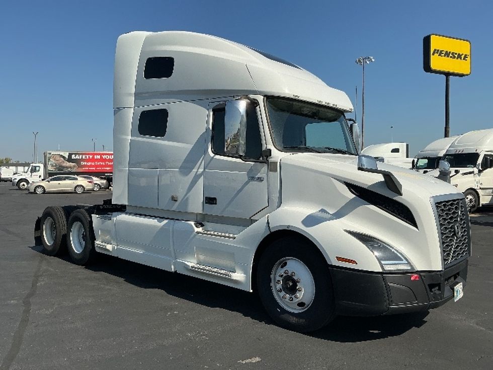 Sleeper Tractor-Heavy Duty Tractors-Volvo-2022-VNL64760-Columbus-OH-456,420\n\t\tmiles-$ 76,250 - Image 1