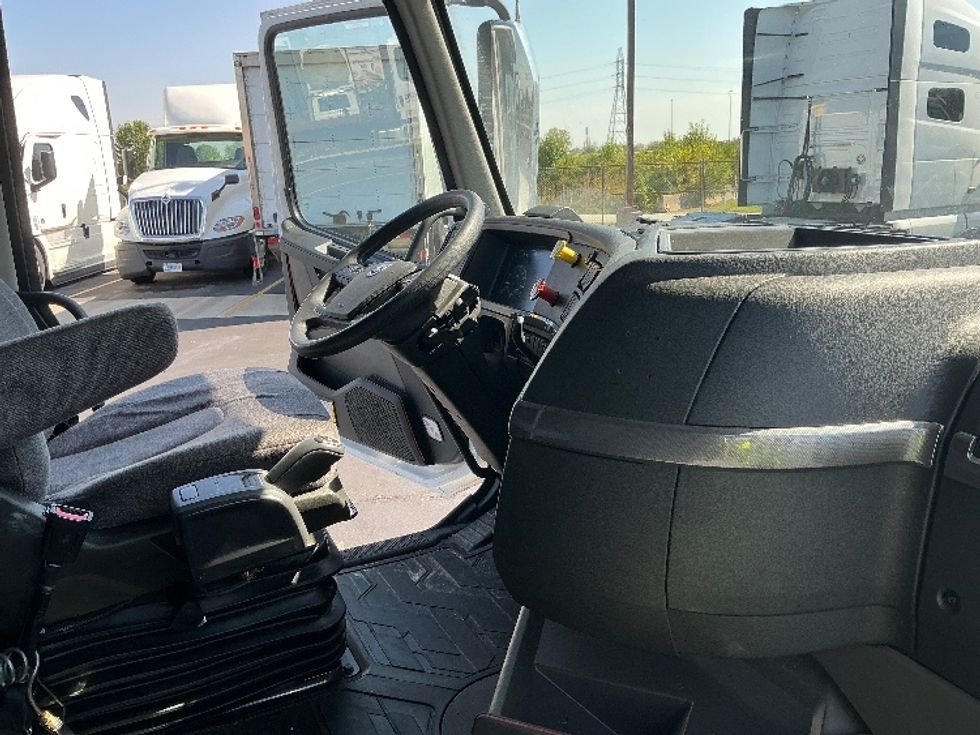 Sleeper Tractor-Heavy Duty Tractors-Volvo-2022-VNL64760-Columbus-OH-456,420\n\t\tmiles-$ 76,250 - Image 15