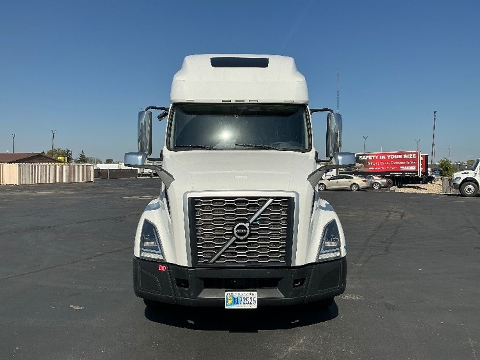Sleeper Tractor-Heavy Duty Tractors-Volvo-2022-VNL64760-Columbus-OH-456,420\n\t\tmiles-$ 76,250 - Image 2