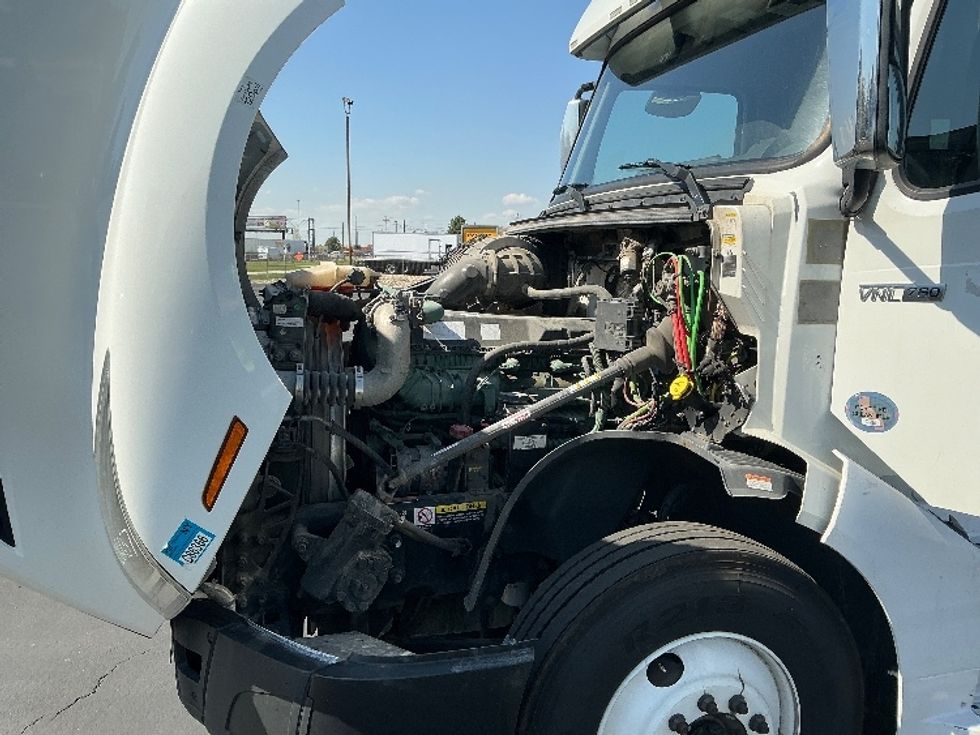 Sleeper Tractor-Heavy Duty Tractors-Volvo-2022-VNL64760-Columbus-OH-456,420\n\t\tmiles-$ 76,250 - Image 21