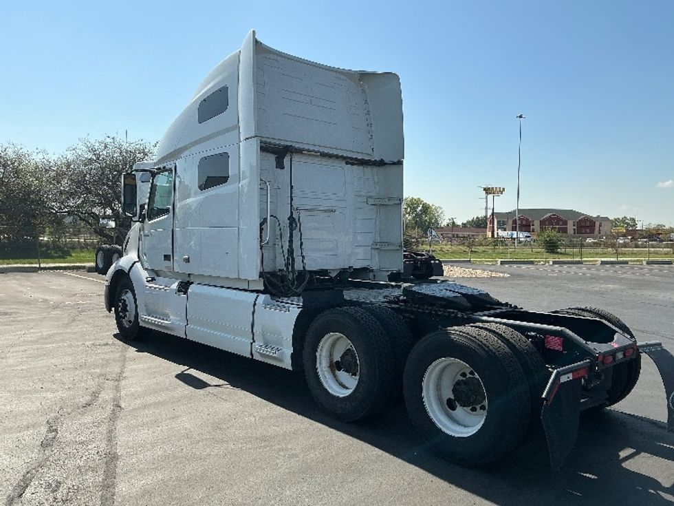 Sleeper Tractor-Heavy Duty Tractors-Volvo-2022-VNL64760-Columbus-OH-456,420\n\t\tmiles-$ 76,250 - Image 5