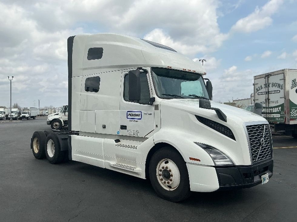 Sleeper Tractor-Heavy Duty Tractors-Volvo-2022-VNL64760-Columbus-OH-457,576\n\t\tmiles-$ 70,750 - Image 1