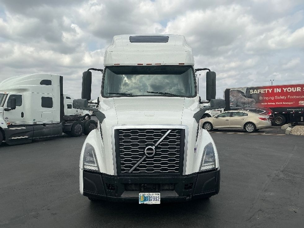 Sleeper Tractor-Heavy Duty Tractors-Volvo-2022-VNL64760-Columbus-OH-457,576\n\t\tmiles-$ 70,750 - Image 2