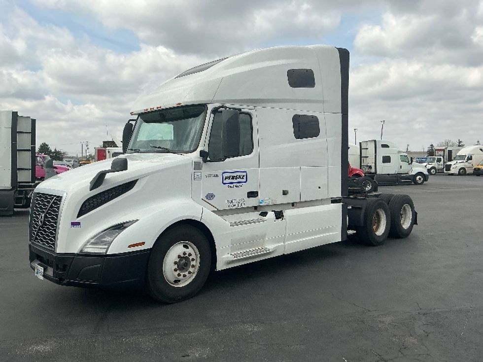 Sleeper Tractor-Heavy Duty Tractors-Volvo-2022-VNL64760-Columbus-OH-457,576\n\t\tmiles-$ 70,750 - Image 3