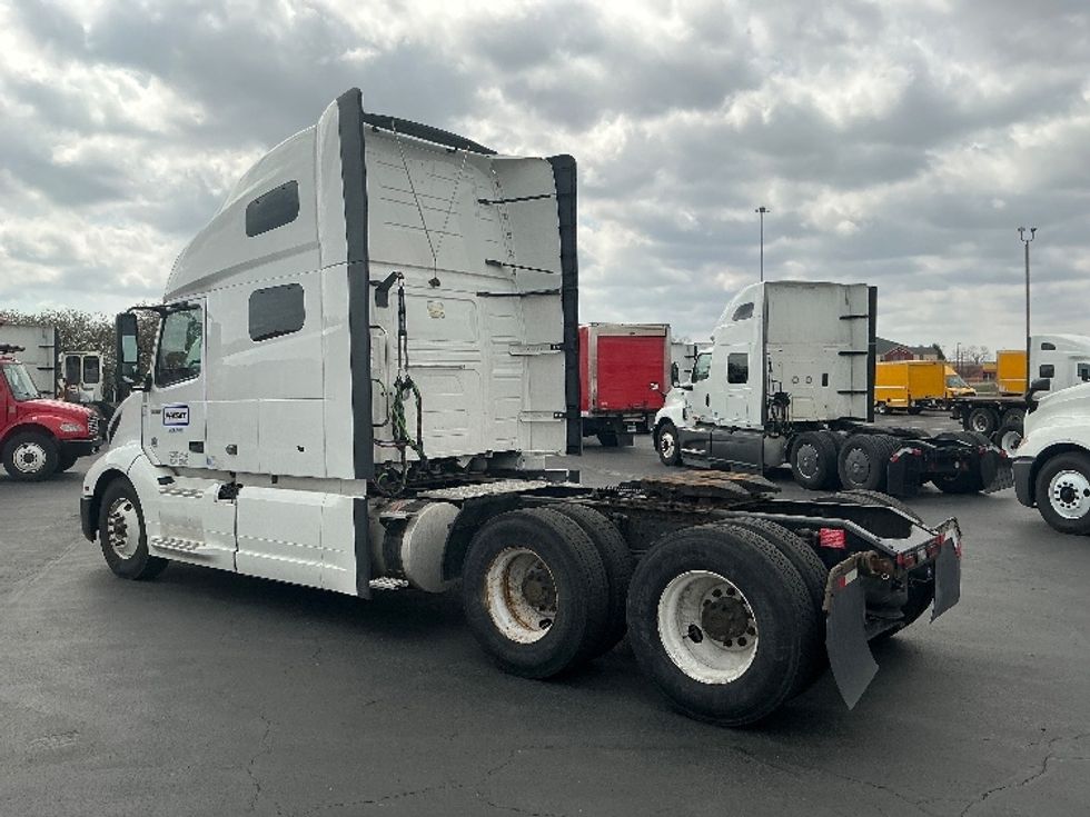 Sleeper Tractor-Heavy Duty Tractors-Volvo-2022-VNL64760-Columbus-OH-457,576\n\t\tmiles-$ 70,750 - Image 5