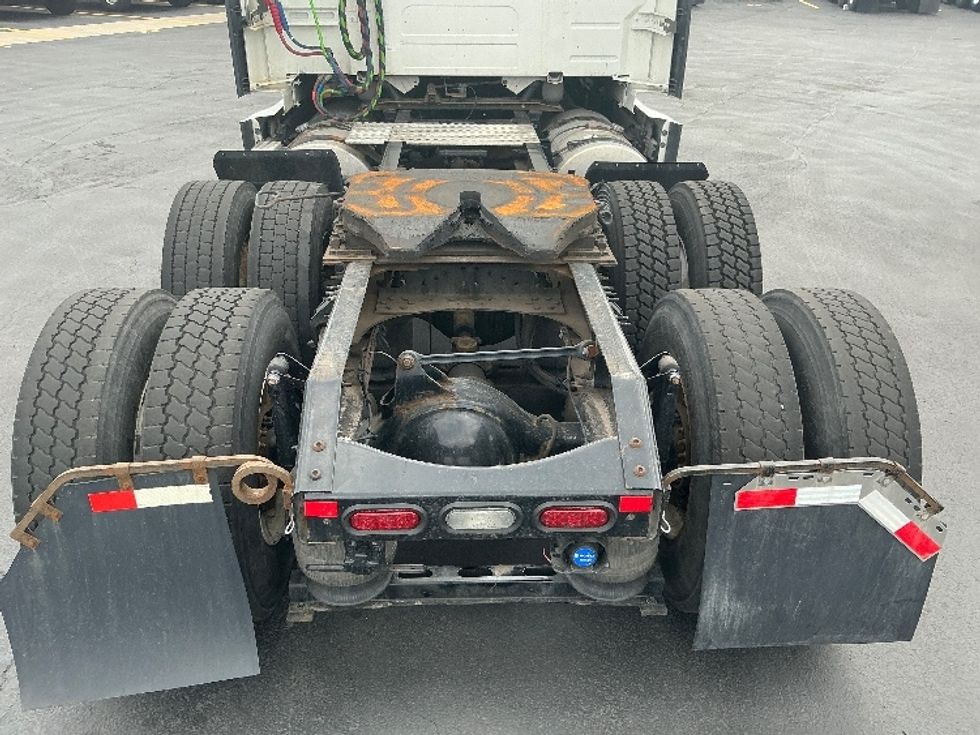 Sleeper Tractor-Heavy Duty Tractors-Volvo-2022-VNL64760-Columbus-OH-457,576\n\t\tmiles-$ 70,750 - Image 6