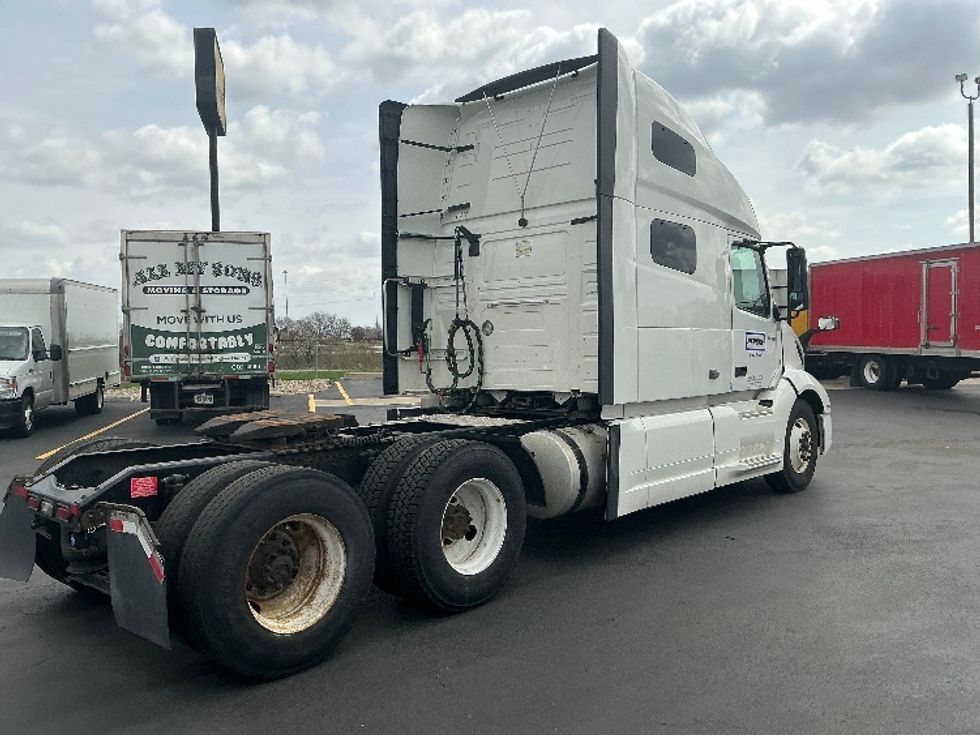 Sleeper Tractor-Heavy Duty Tractors-Volvo-2022-VNL64760-Columbus-OH-457,576\n\t\tmiles-$ 70,750 - Image 7