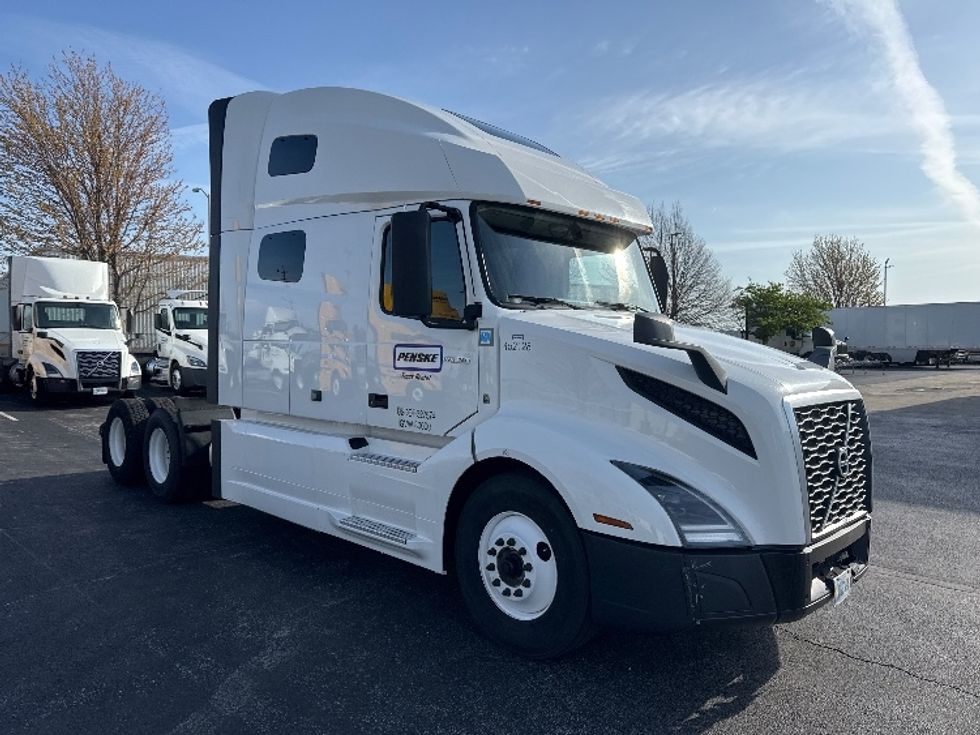 Sleeper Tractor-Heavy Duty Tractors-Volvo-2022-VNL64760-Concord-NC-461,744\n\t\tmiles-$ 78,250 - Image 1