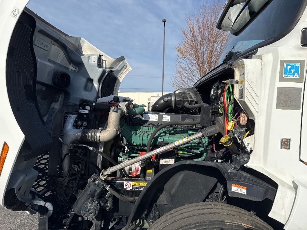 Sleeper Tractor-Heavy Duty Tractors-Volvo-2022-VNL64760-Concord-NC-461,744\n\t\tmiles-$ 78,250 - Image 21