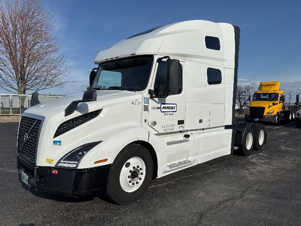 Sleeper Tractor-Heavy Duty Tractors-Volvo-2022-VNL64760-Concord-NC-461,744\n\t\tmiles-$ 78,250 - Image 3