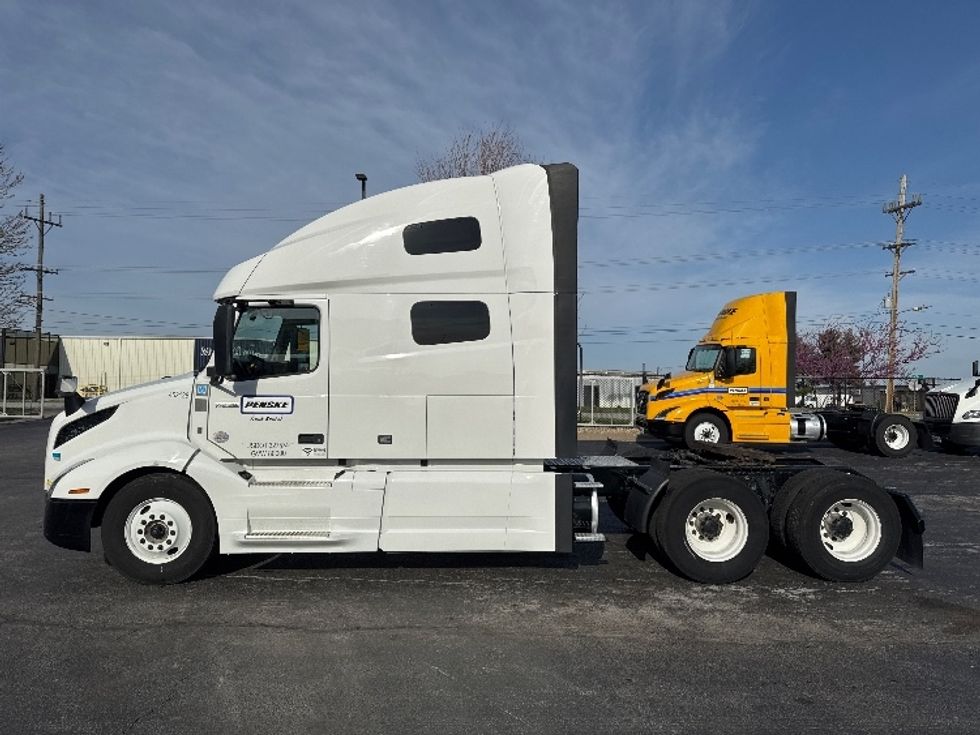 Sleeper Tractor-Heavy Duty Tractors-Volvo-2022-VNL64760-Concord-NC-461,744\n\t\tmiles-$ 78,250 - Image 4