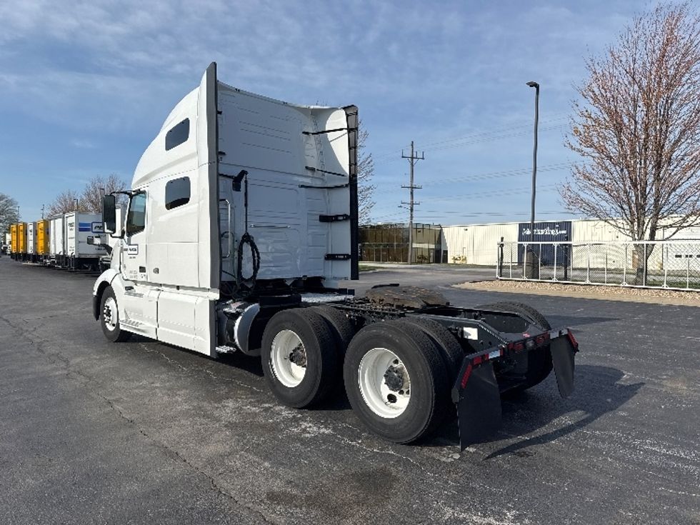 Sleeper Tractor-Heavy Duty Tractors-Volvo-2022-VNL64760-Concord-NC-461,744\n\t\tmiles-$ 78,250 - Image 5