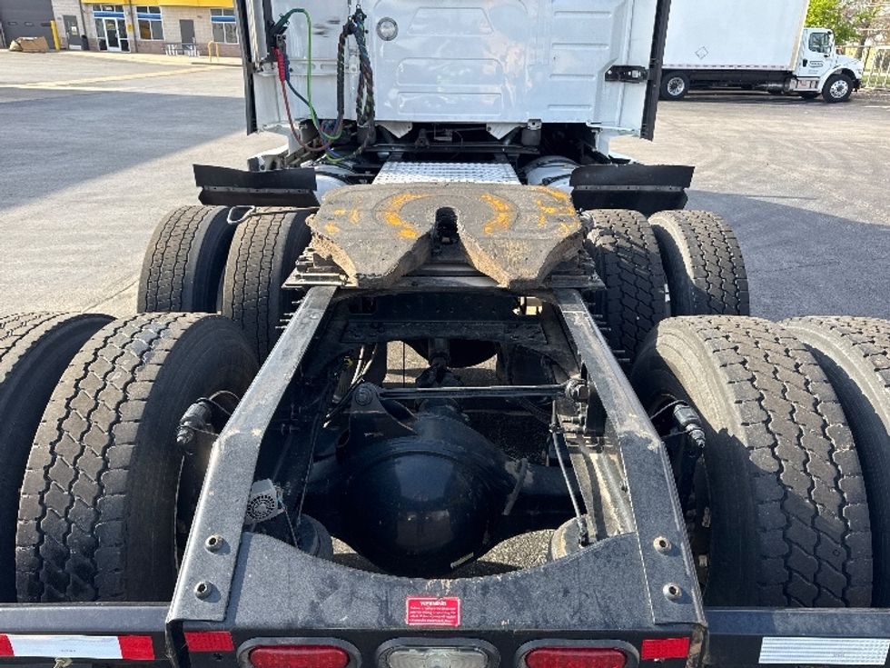 Sleeper Tractor-Heavy Duty Tractors-Volvo-2022-VNL64760-Concord-NC-461,744\n\t\tmiles-$ 78,250 - Image 6