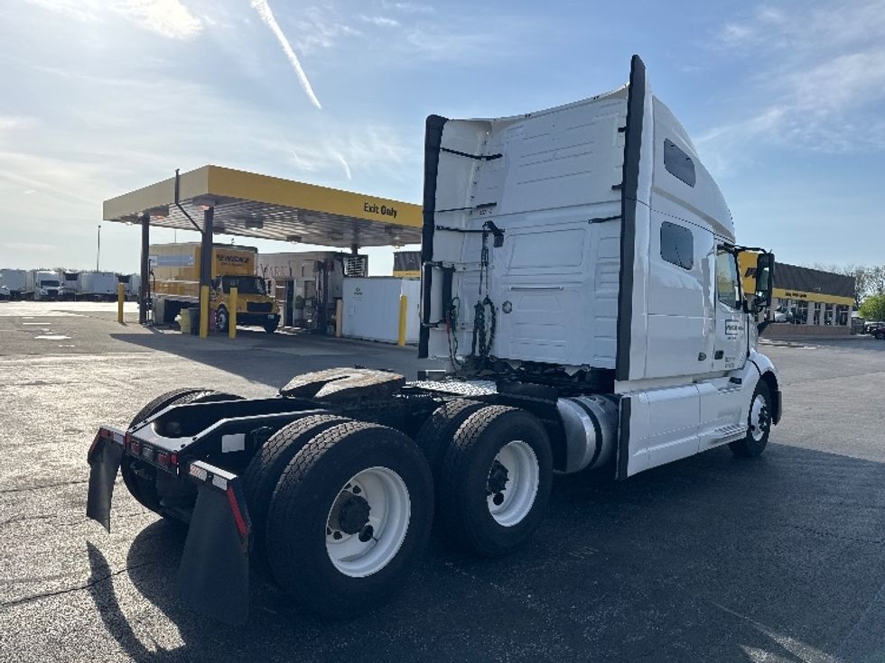 Sleeper Tractor-Heavy Duty Tractors-Volvo-2022-VNL64760-Concord-NC-461,744\n\t\tmiles-$ 78,250 - Image 7