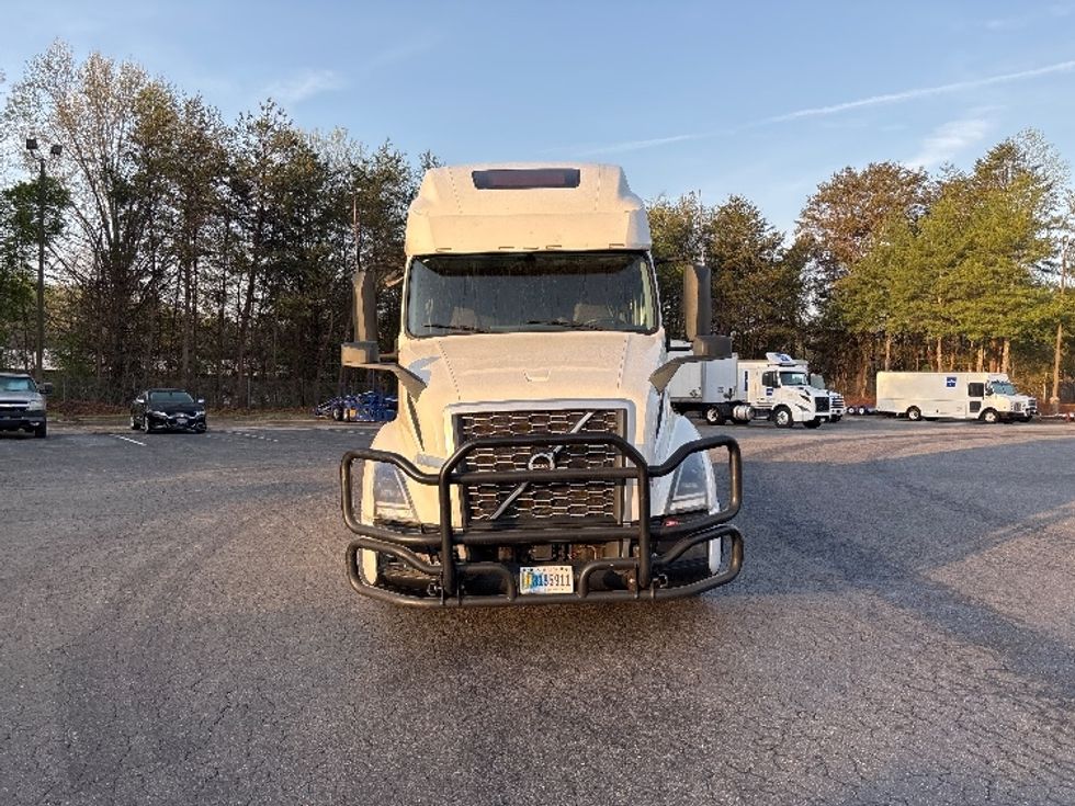 Sleeper Tractor-Heavy Duty Tractors-Volvo-2022-VNL64760-Concord-NC-566,686\n\t\tmiles-$ 67,000 - Image 2
