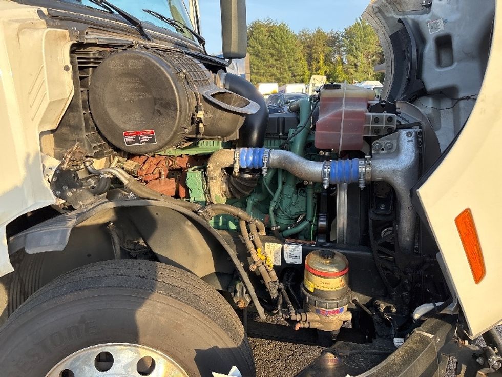 Sleeper Tractor-Heavy Duty Tractors-Volvo-2022-VNL64760-Concord-NC-566,686\n\t\tmiles-$ 67,000 - Image 20
